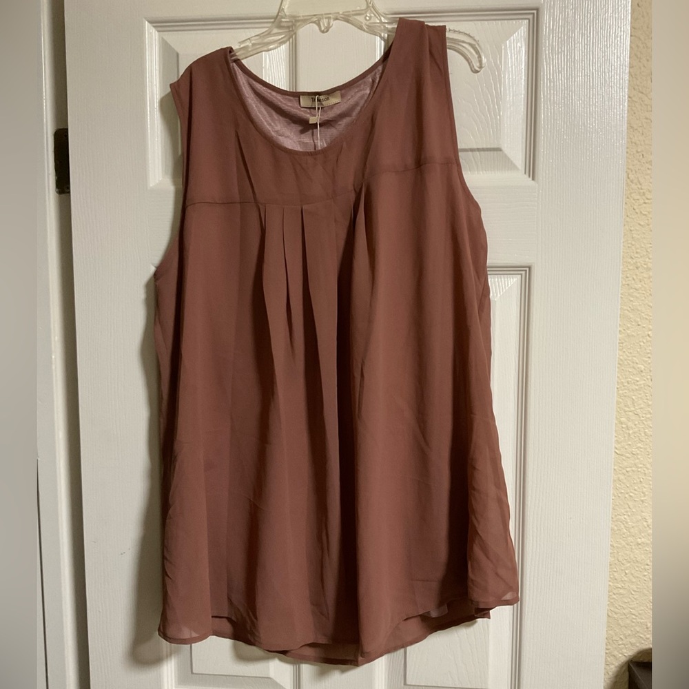 Chic Sleeveless Blouse in Dusty Rose